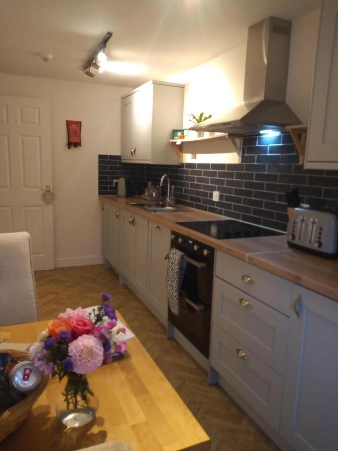 The Eaves, Glastonbury High Street 2 Bed 2 Bathroom Apartment Bagian luar foto